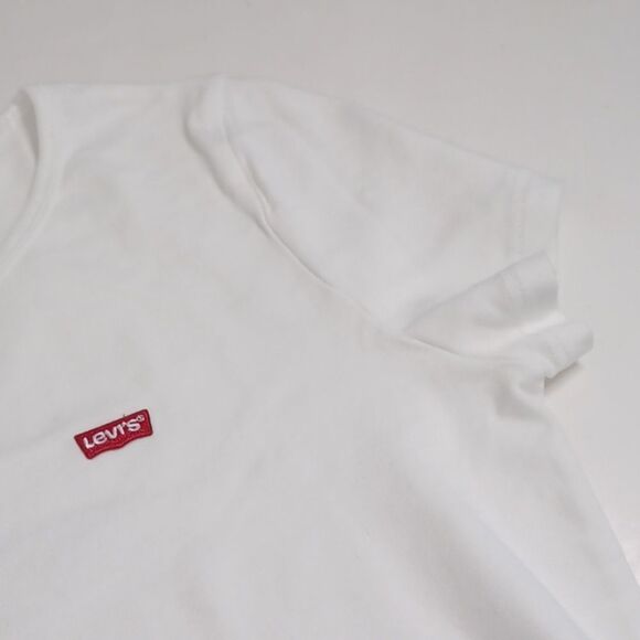 Levi's White and Red Fitted Short Sleeve T-Shirt - Picture 7 of 9